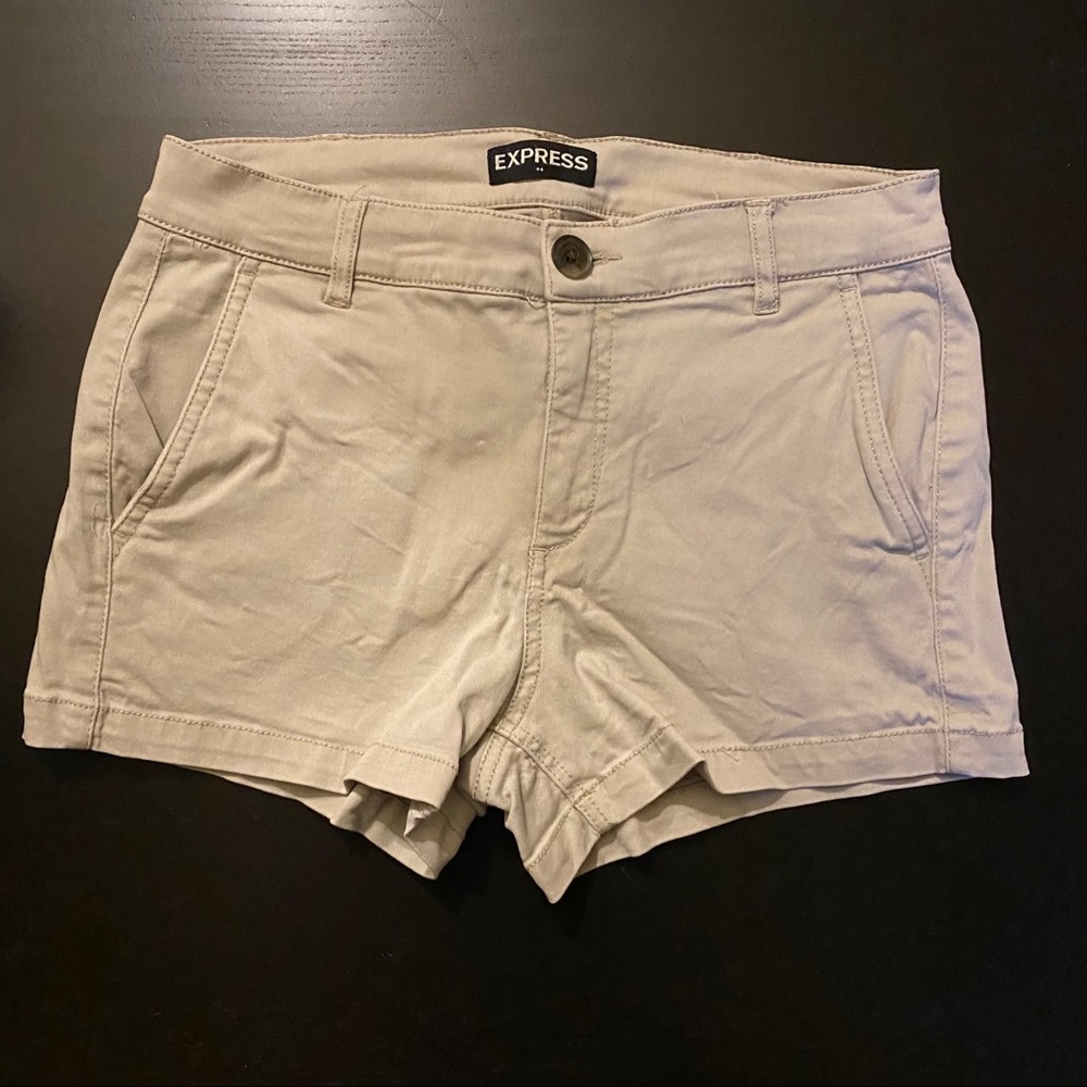 🍓Express Mid Rise Shorts - Picture 1 of 4